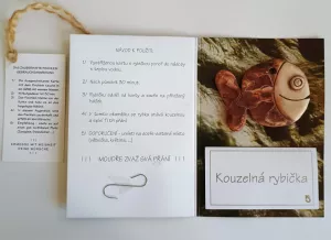 Kouzelná rybička-hnědá originální keramická dekorace s přáním, ruční výroba, dárkové balení, Regionální produkt Jizerské hory.