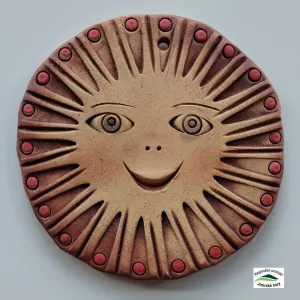 Sluníčko keramické na zavěšení ručně modelované 13cm.